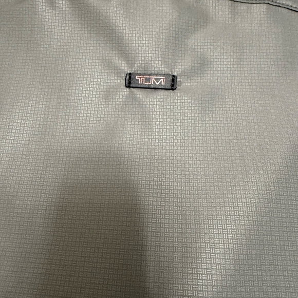 NWOT TUMI FOLDABLE GARMENT NYLON BAG WITH POCKET GRAY AND 3 TUMI HANGERS - Picture 5 of 11